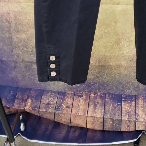 Ruby Rd.  Black capris. - Picture 2 of 4